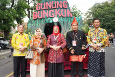 Bengkulu Tengah Pamerkan Parade Mobil Hias Gunung Bungkuk di Kota Solo, Begini Penampakannya 