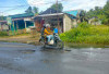 Jalan Berlubang di Desa Taba Pasmah Rawan Kecelakaan, Kades Desak Pemerintah Bertindak